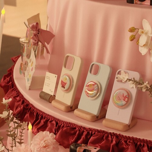 Joymom's Blind Pack Phone Grip